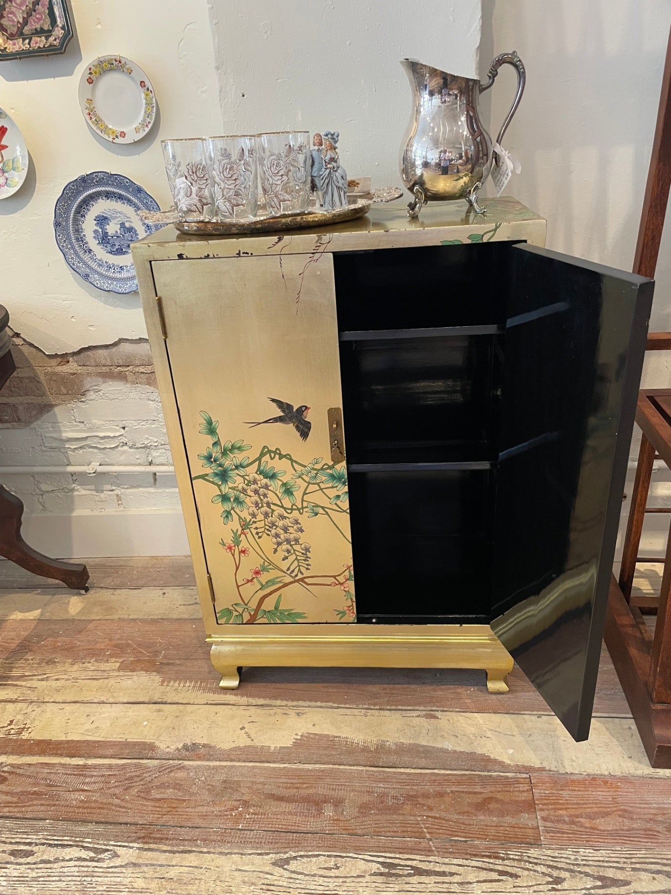 Furniture Gold Lacquer with Bird Pattern