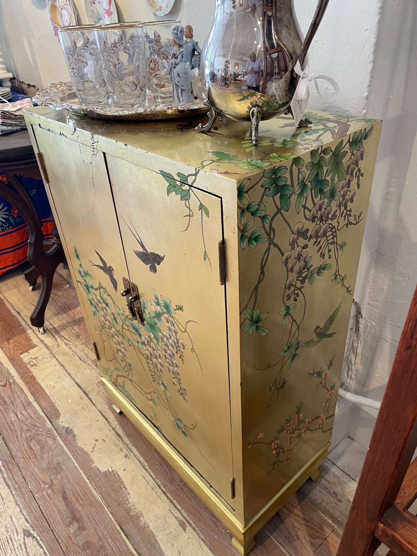 Furniture Gold Lacquer with Bird Pattern