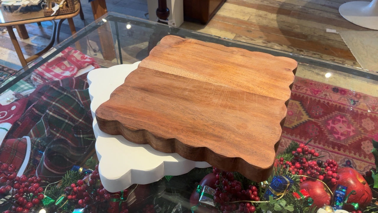 Set of 2 Scalloped Cutting Boards