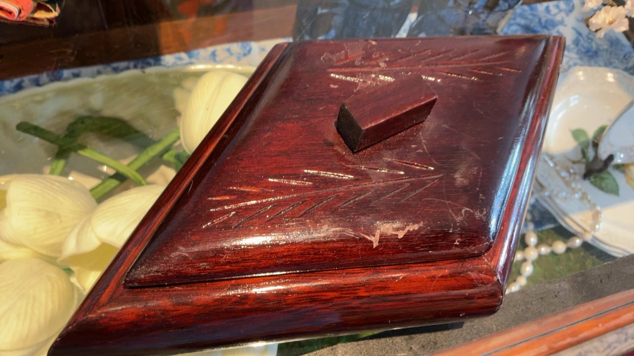 Diamond shaped box
