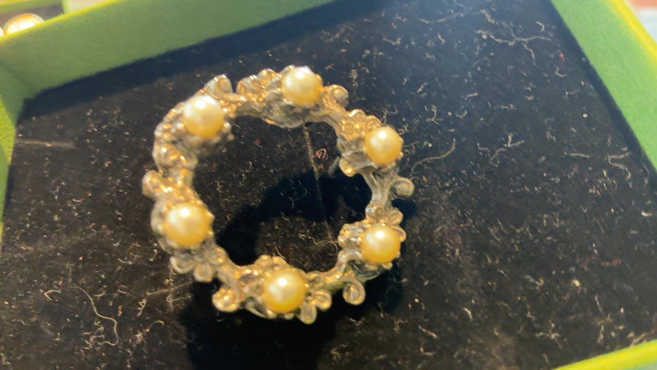 Pearl Wreath Brooch