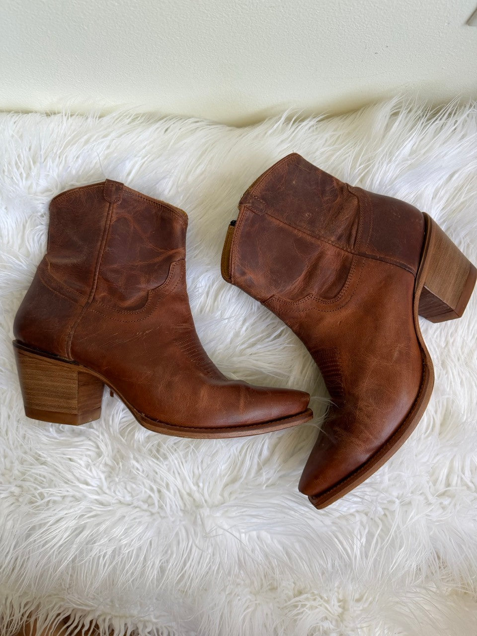 Tecovas Daisy booties (like new)