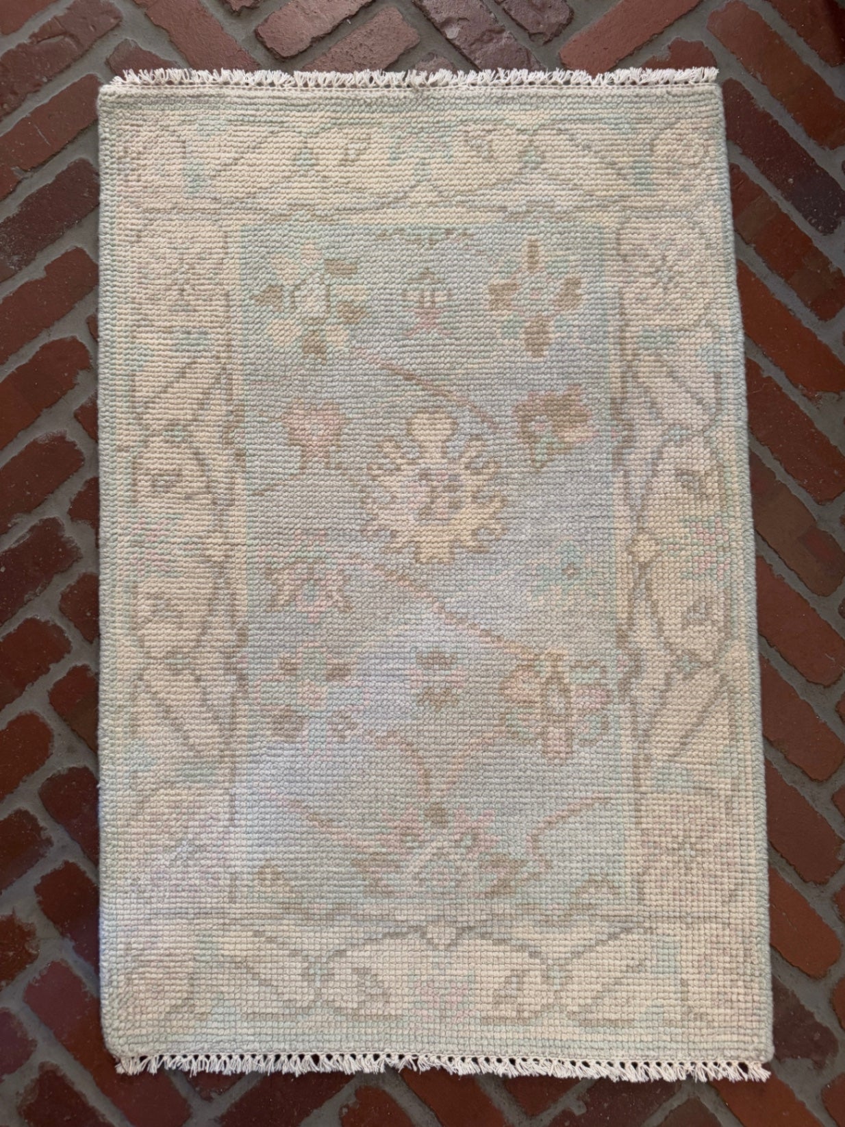 Small Light Blue and Cream Rug 2' x 3'