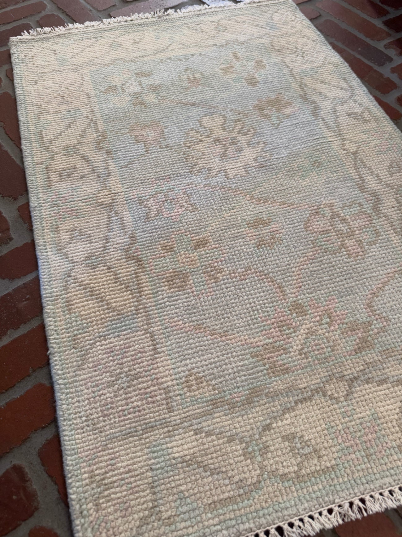 Small Light Blue and Cream Rug 2' x 3'