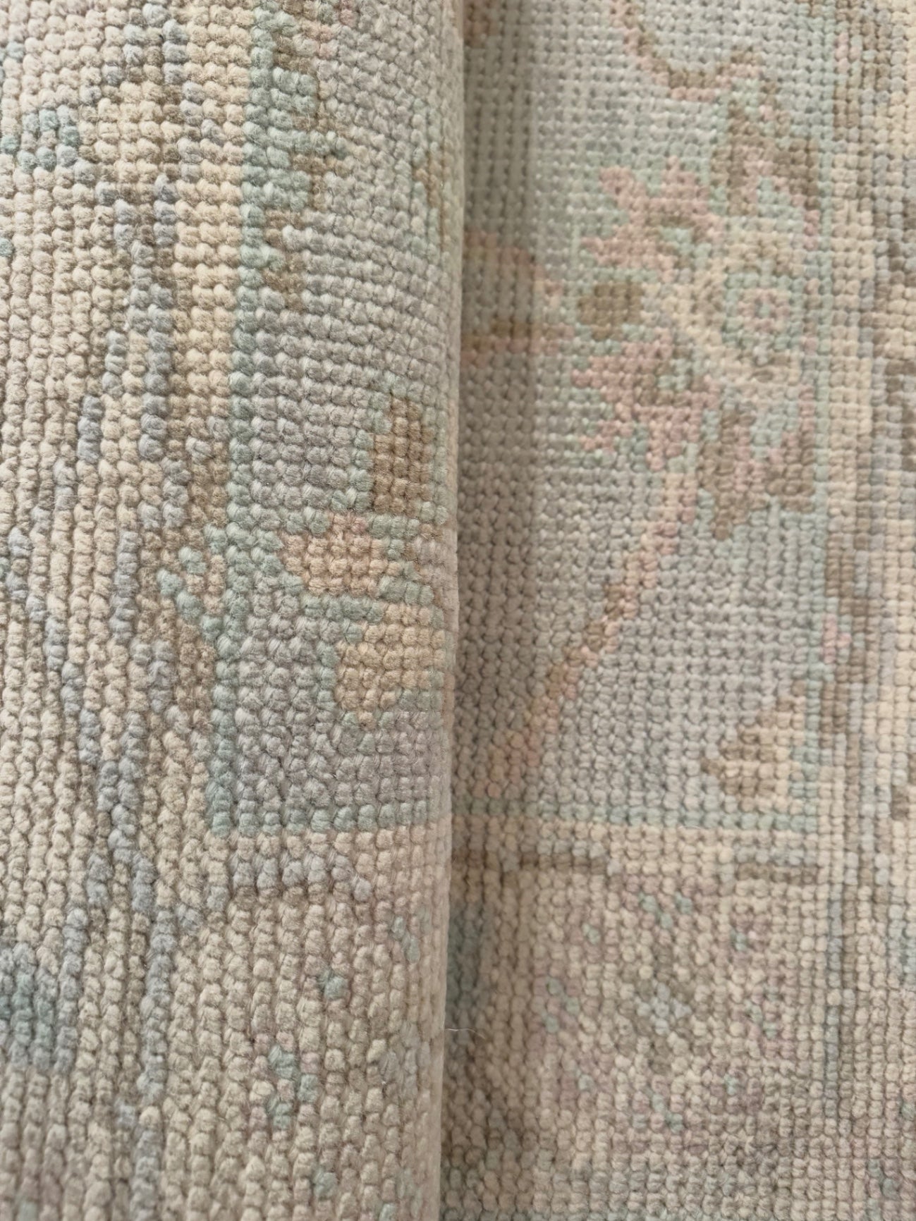 Small Light Blue and Cream Rug 2' x 3'