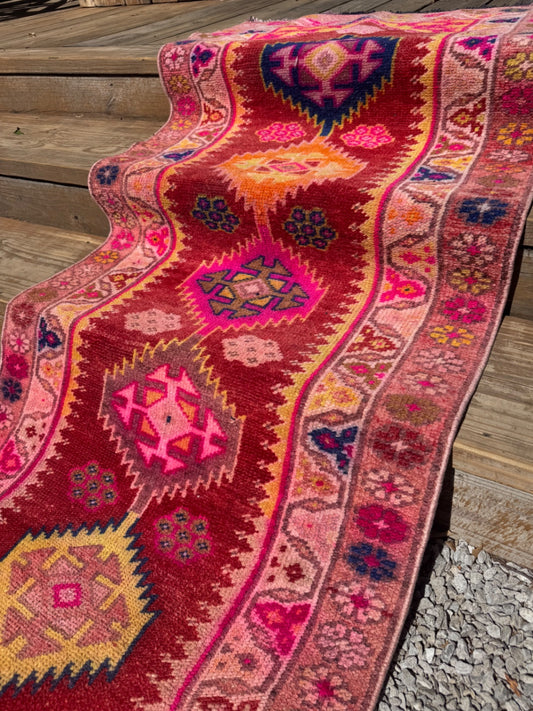 Vintage Runner 7’10” x 2’7”