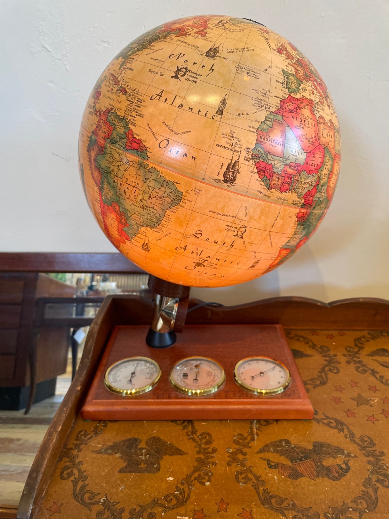 Light Up Globe with Explorers