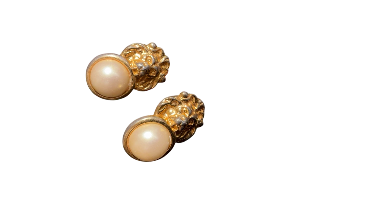 Lion and Pearl Clip-on 