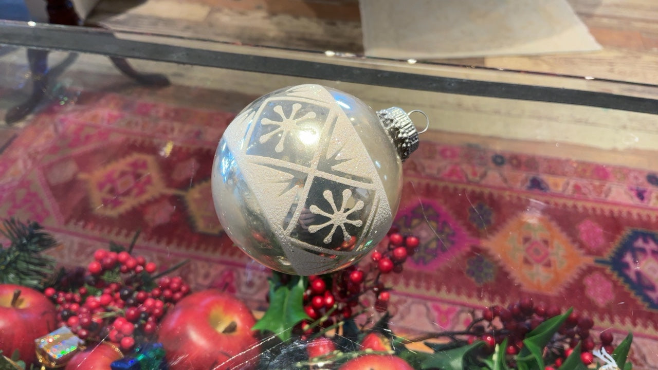 Generic Christmas Ornament Clear/Silver