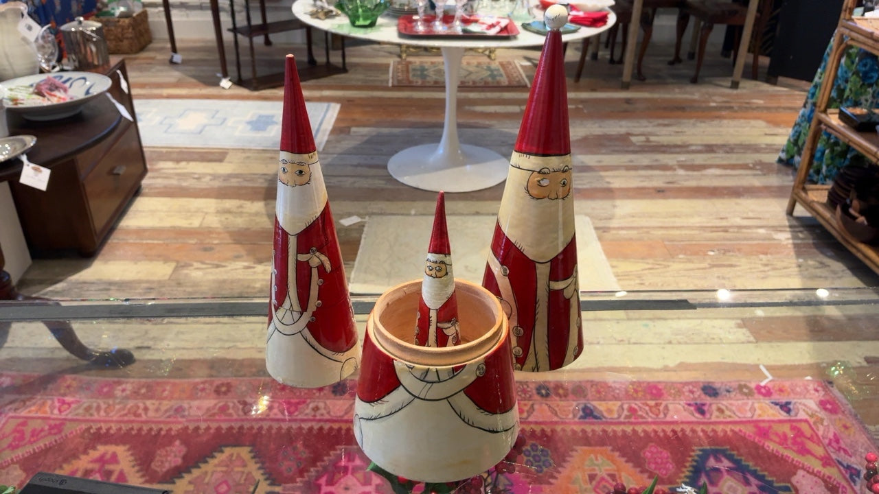 Nesting Santas