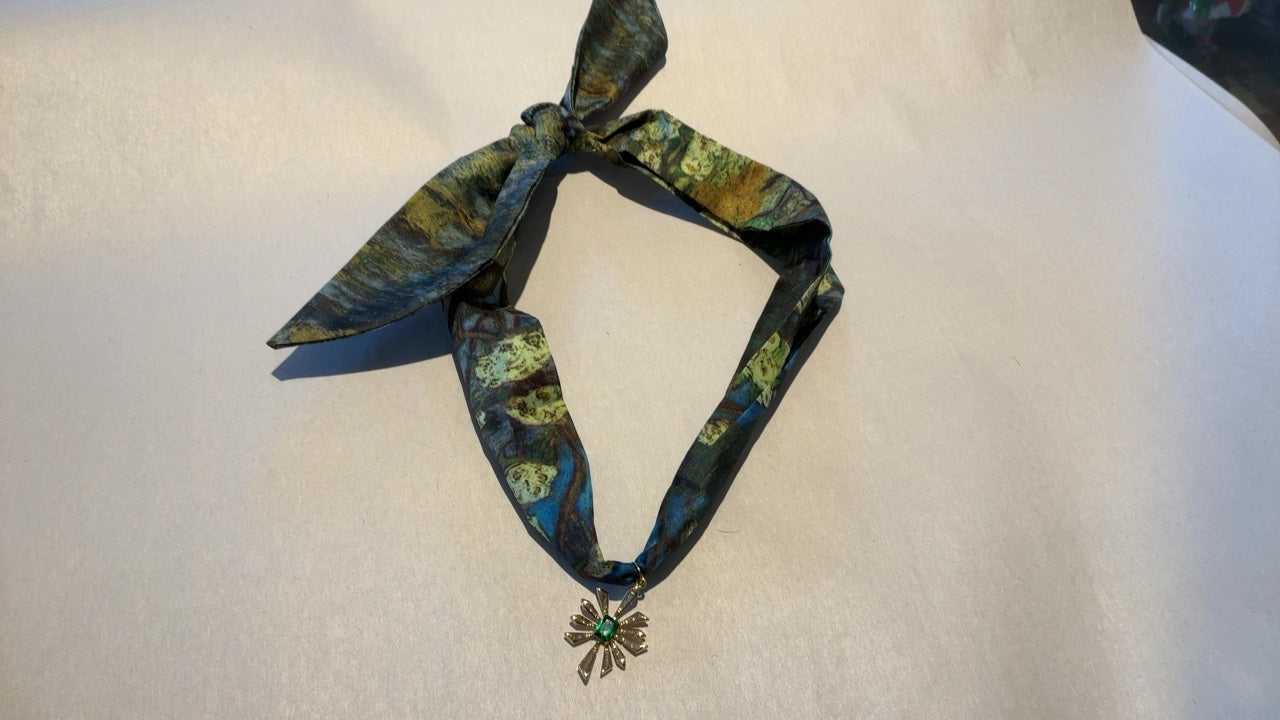 Necklace Multicolor (predominantly green, blue, yellow, and black)