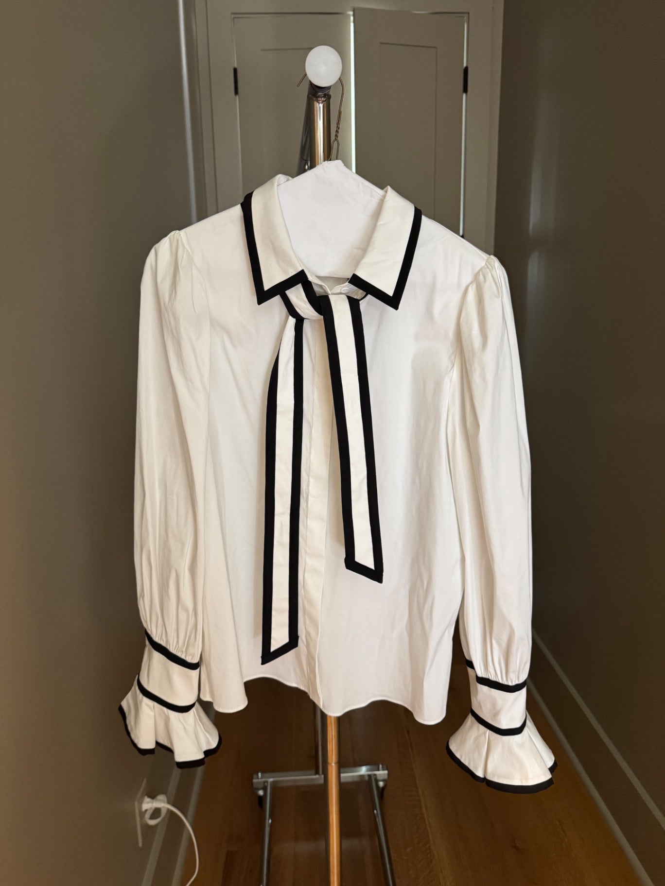 Lindsey Black Shirt Medium White with black accents