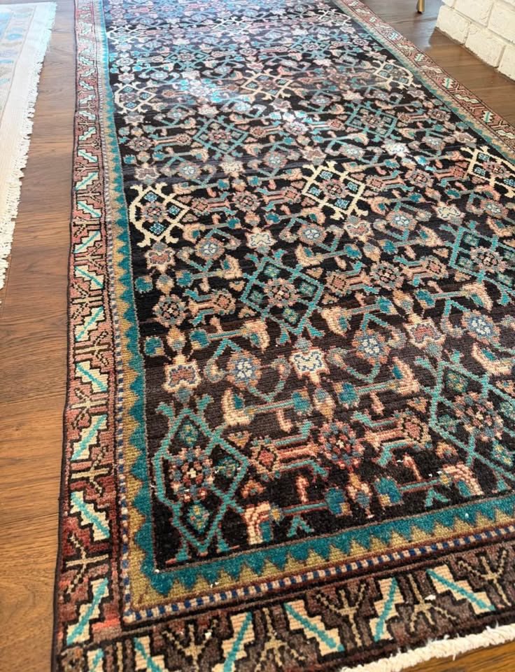 Vintage Runner, 9' x 3'9"