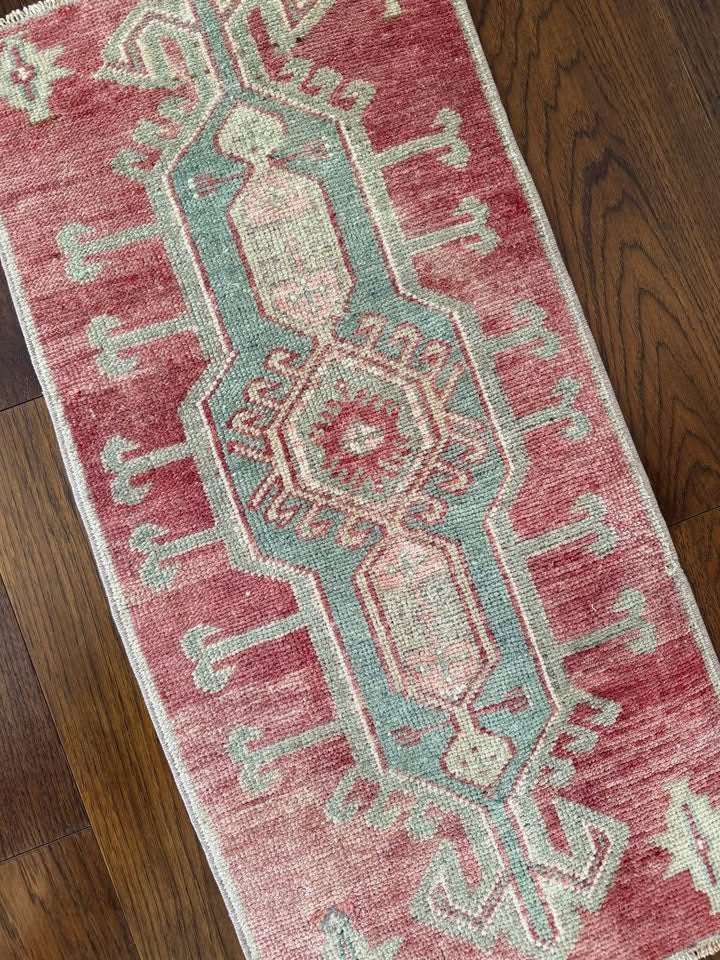 Vintage Rug, 3'2" x 1'6"
