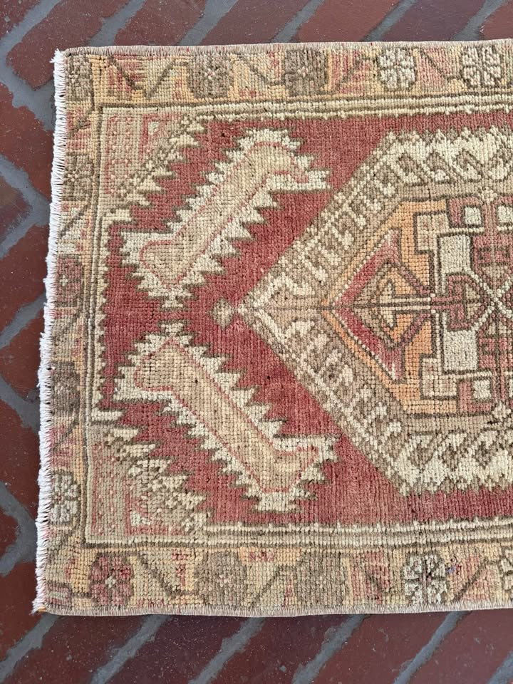 Vintage Rug, 2'8" x 1'8"