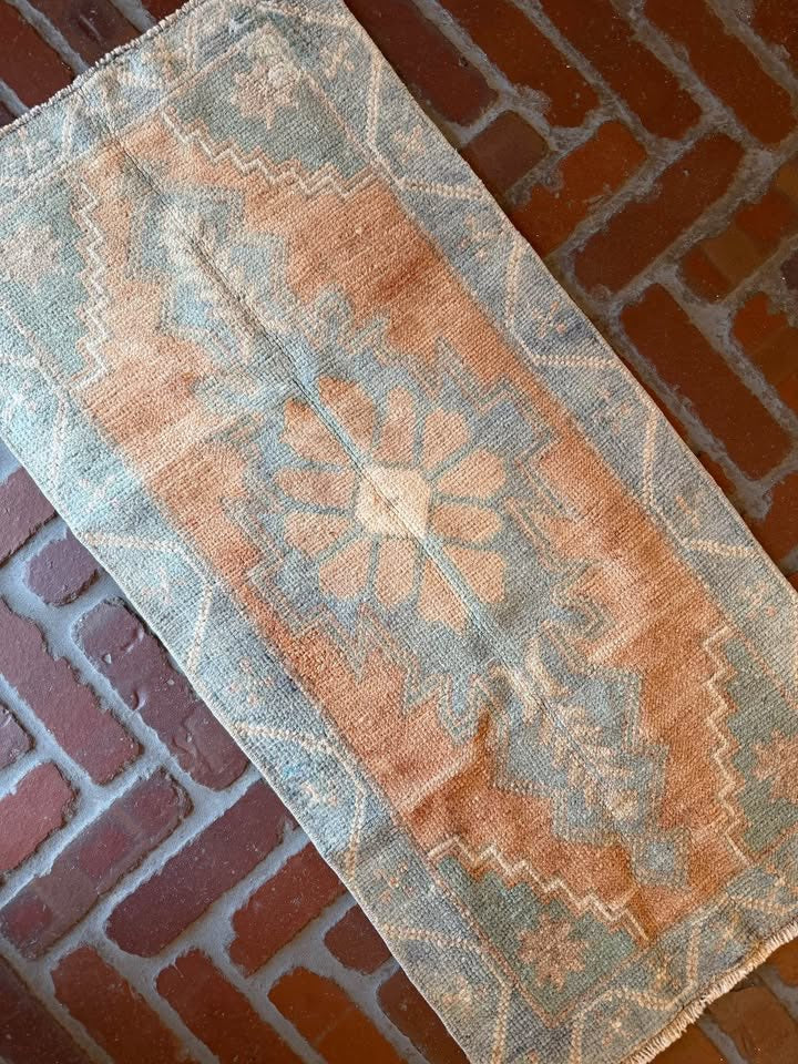 Vintage Rug, 3' x 1'6"