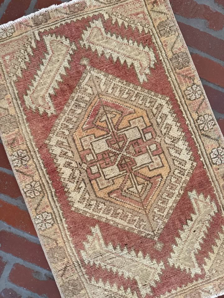 Vintage Rug, 2'8" x 1'8"