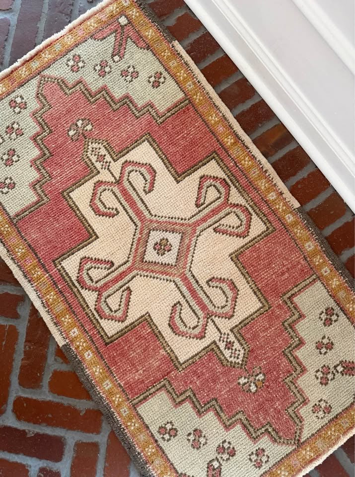 Vintage Rug, 3'5" x 1'11"