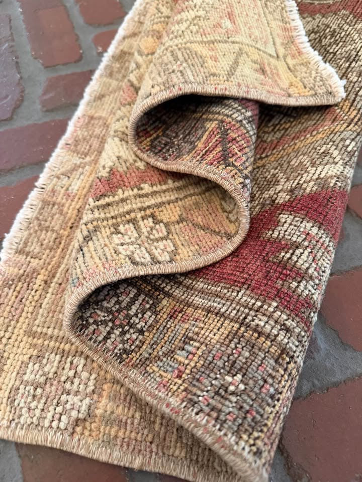 Vintage Rug, 2'8" x 1'8"