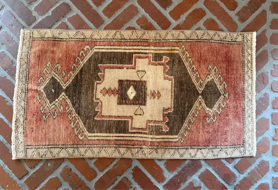 Vintage Rug, 3'3" x 1'9"
