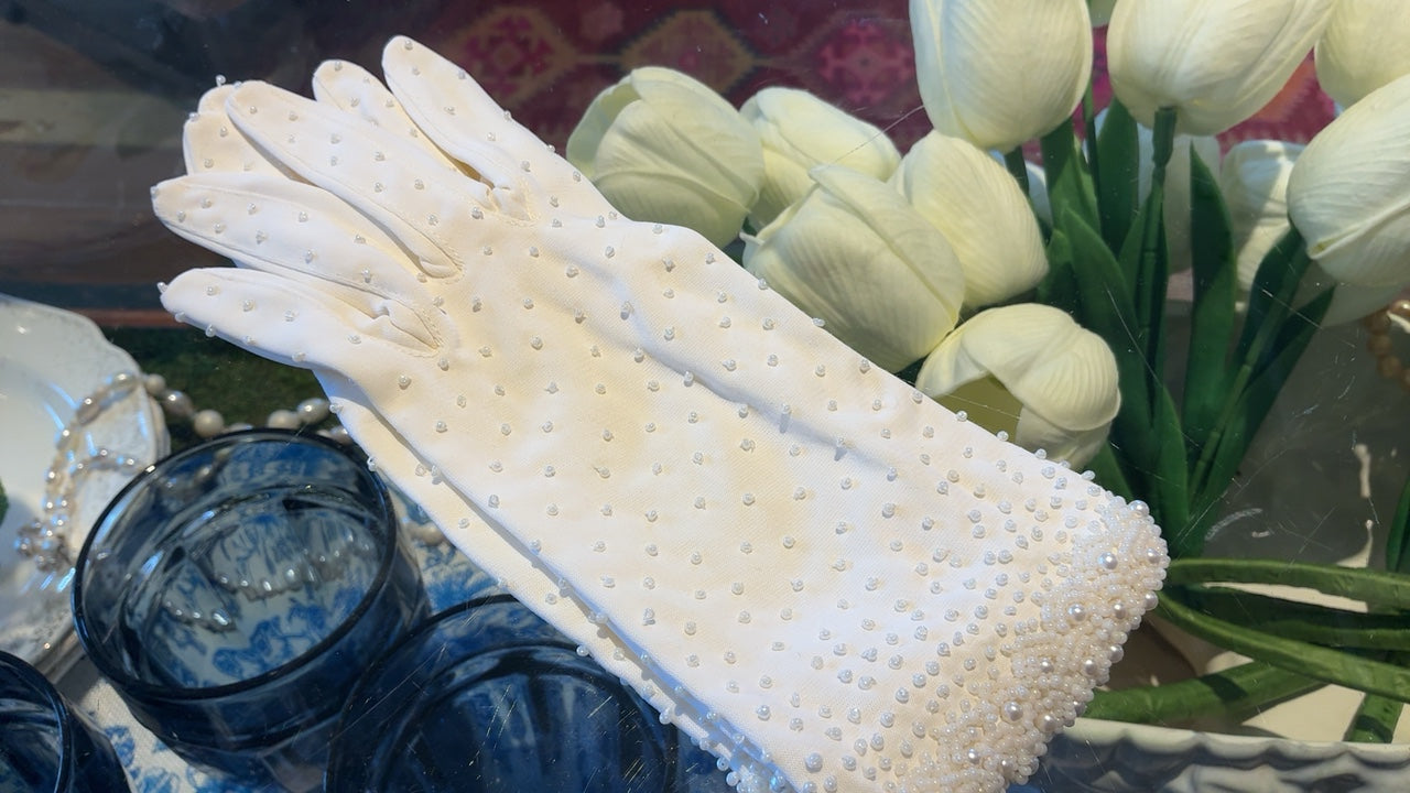 White Pearl Gloves 