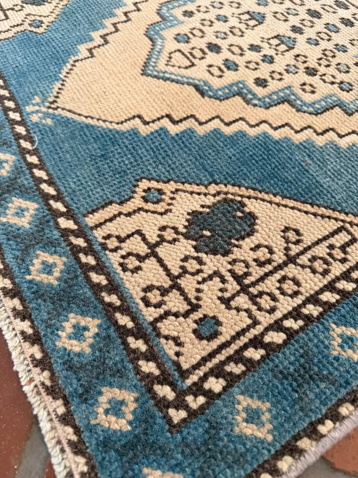 Vintage Square Rug, 2'4" x 2'4"