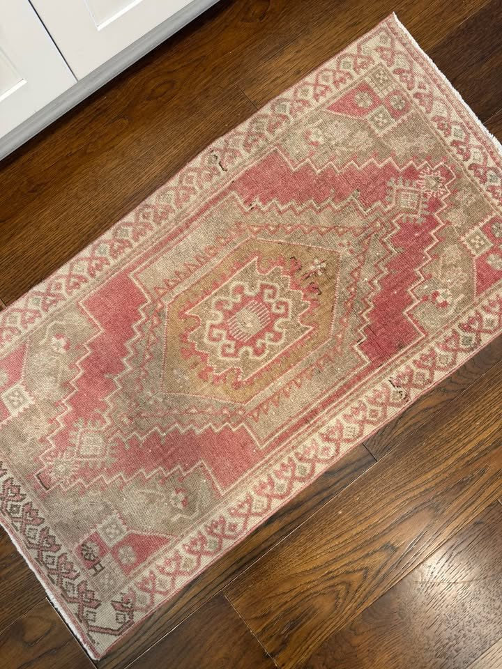 Vintage Rug, 3'9" x 2'