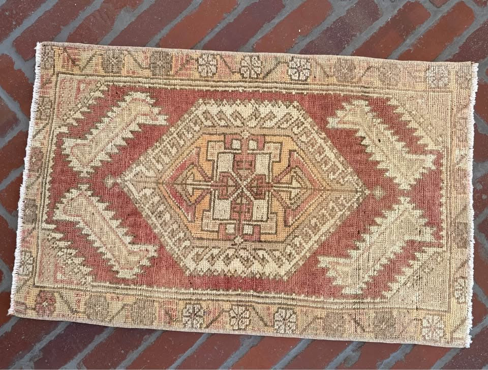Vintage Rug, 2'8" x 1'8"