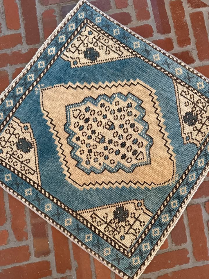 Vintage Square Rug, 2'4" x 2'4"
