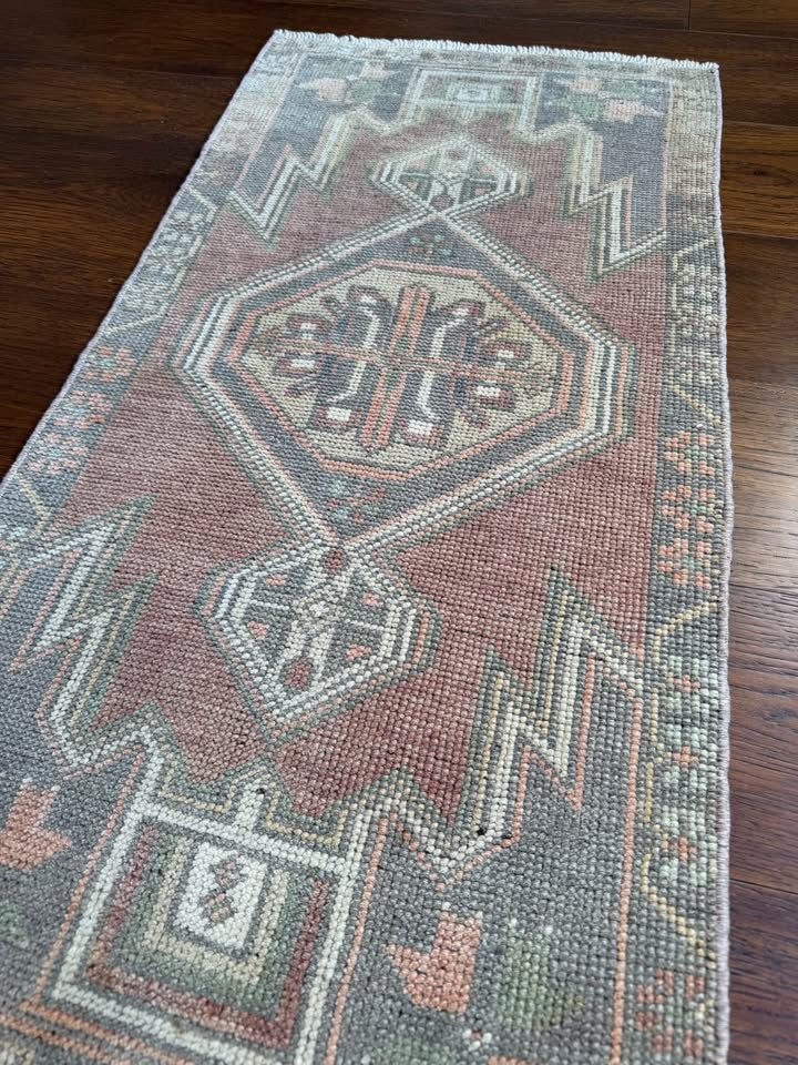 Vintage Rug, 3'3" x 1'7"