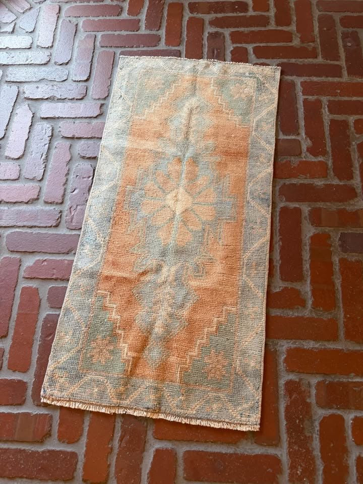 Vintage Rug, 3' x 1'6"