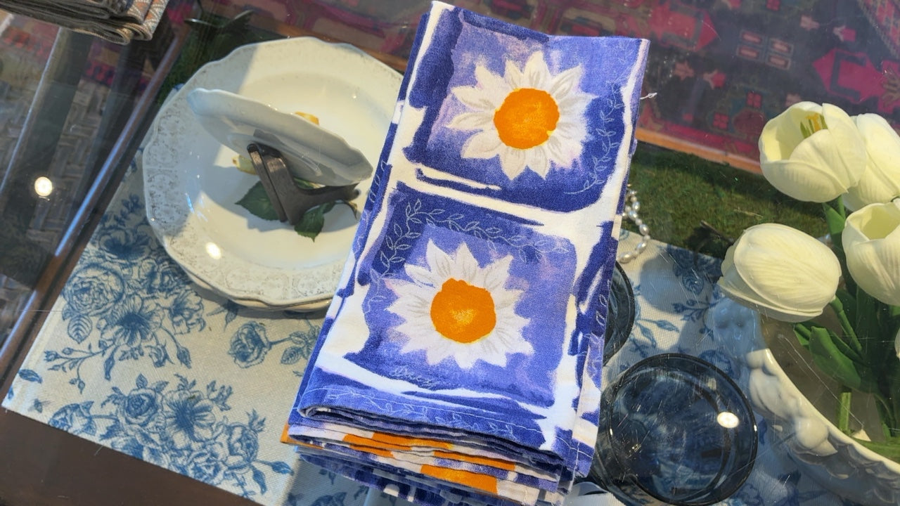 12 Daisy Napkins