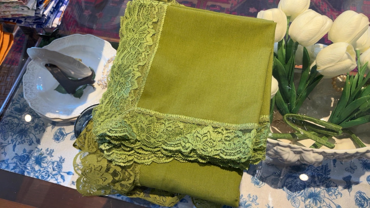 Green Napkin and Tablecloth Set