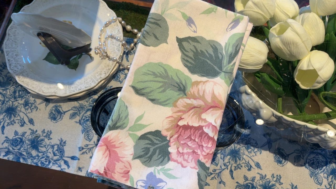 4 Floral Napkins