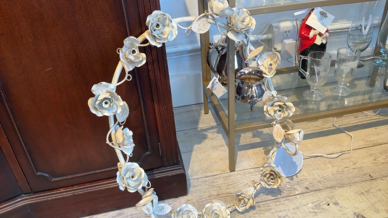 Cream Oval Hanging Floral Candleholder 