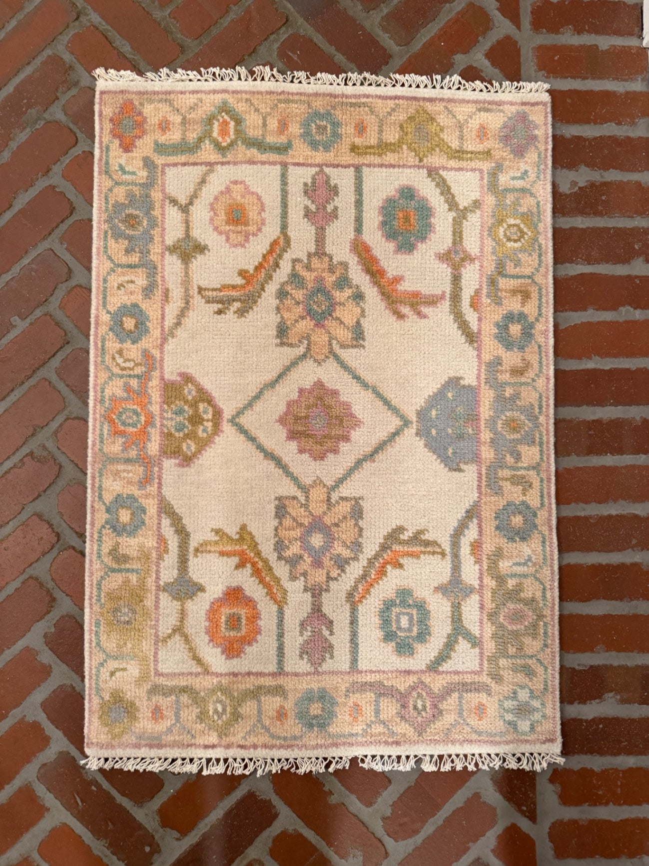 Oushak mini, 2' x 3', pink border/cream base