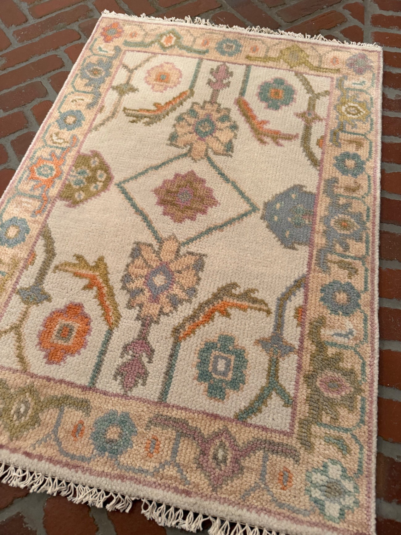 Oushak mini, 2' x 3', pink border/cream base