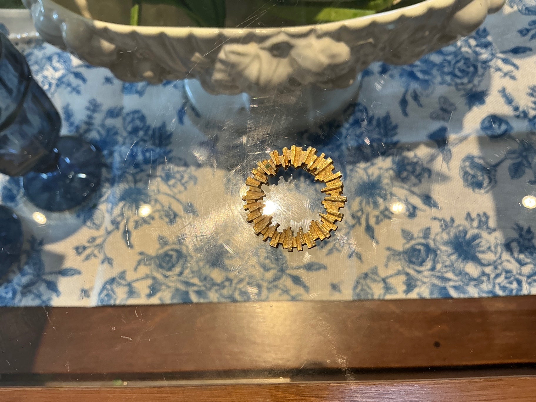 circle brooch