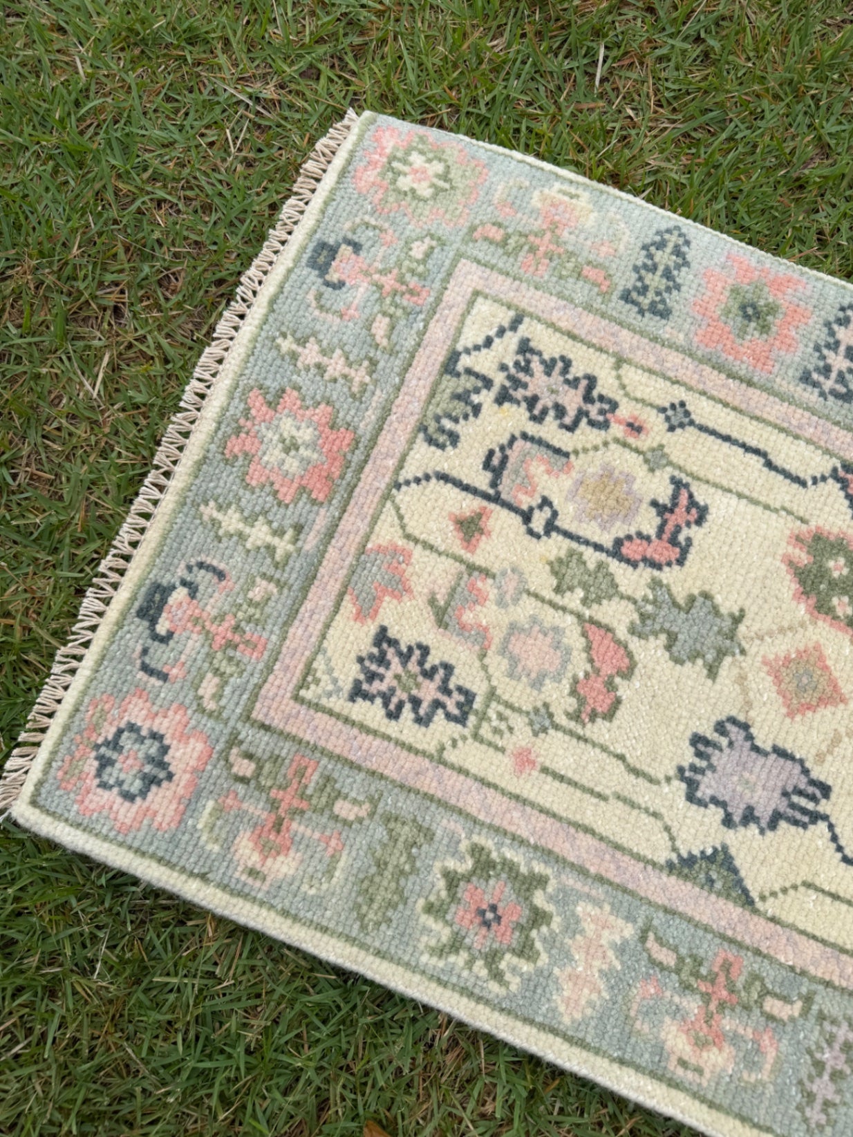 Oushak mini, 2' x 3', pink/blue/cream