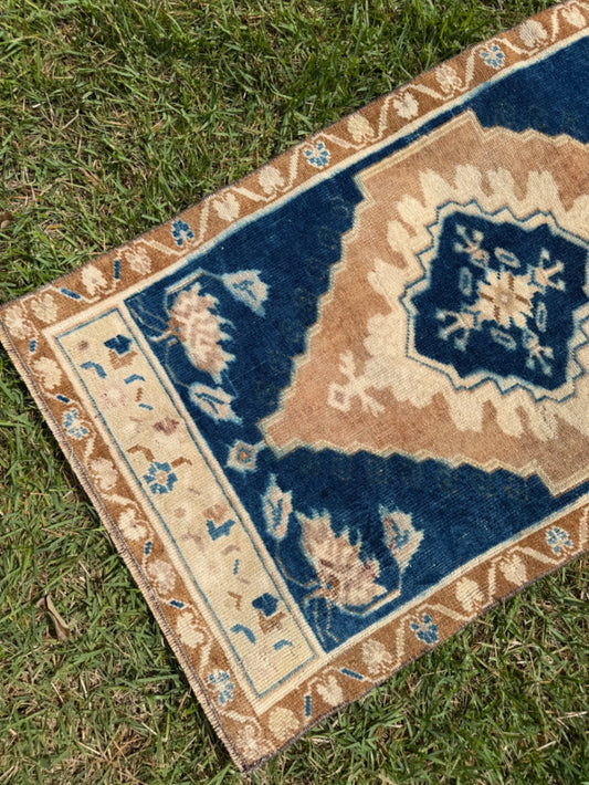 Vintage mini rug, 3'3" x 1'10"