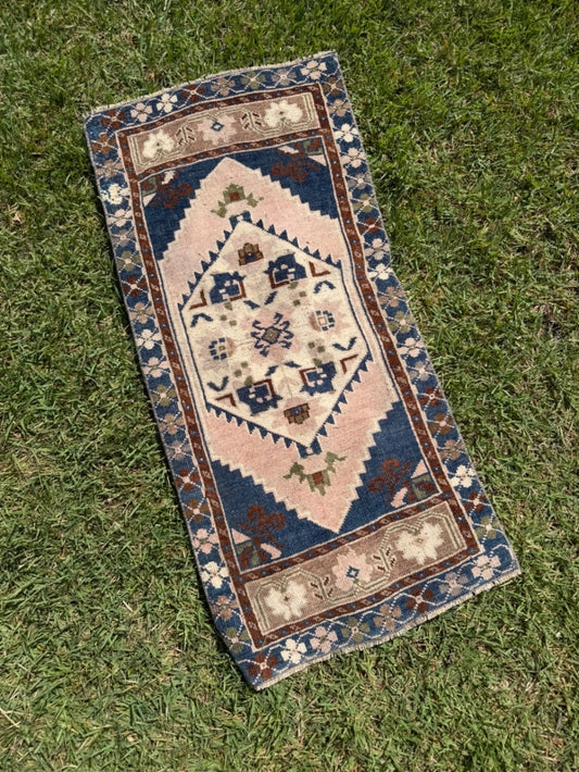Vintage mini rug, 3'6" x 1'7"