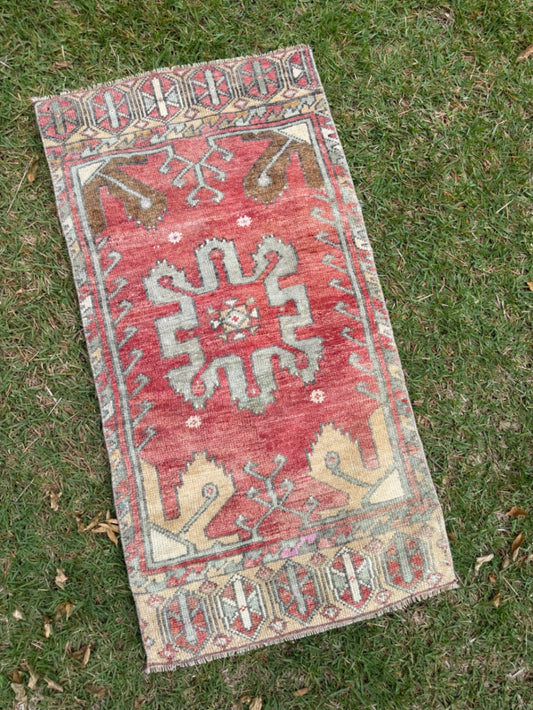 Vintage mini rug, 3'5" x 1'9"