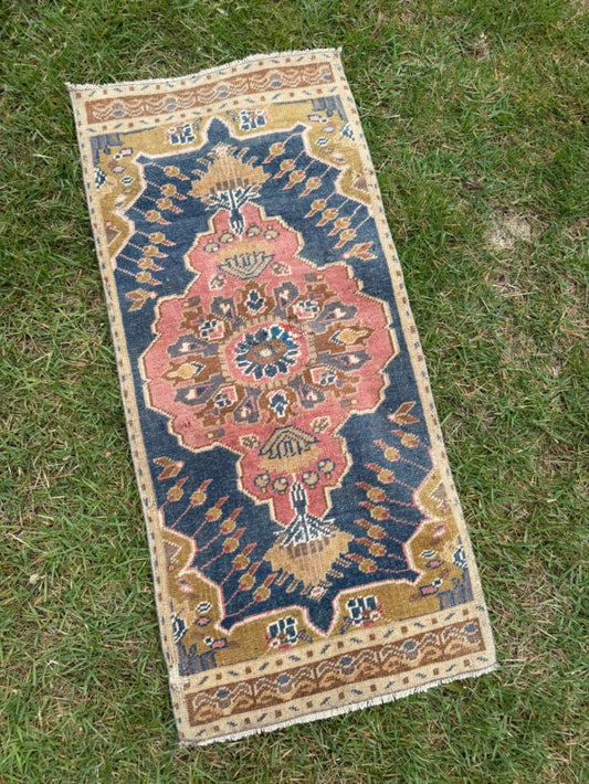 Vintage mini rug, 3'7" x 1'7"