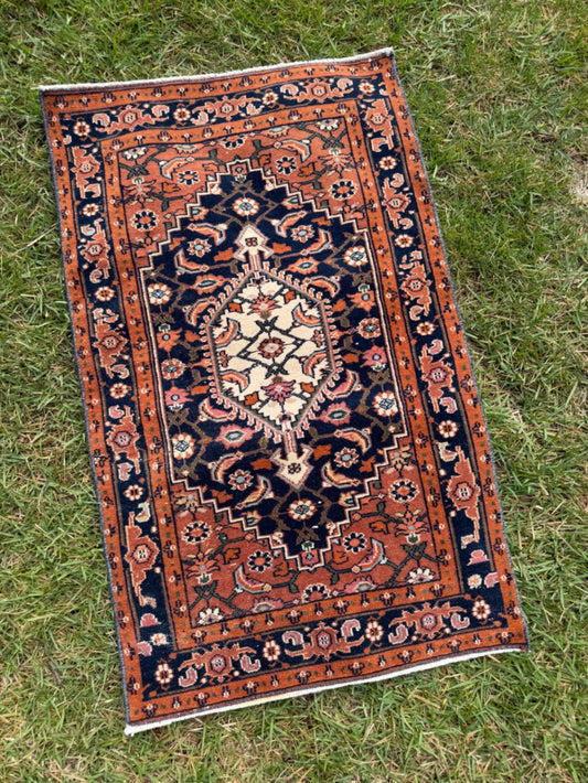 Vintage mini rug, 3'5" x 1'11"