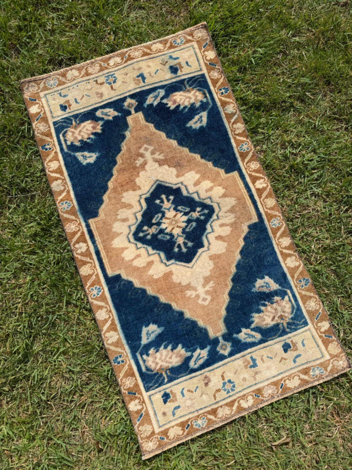 Vintage mini rug, 3'3" x 1'10"