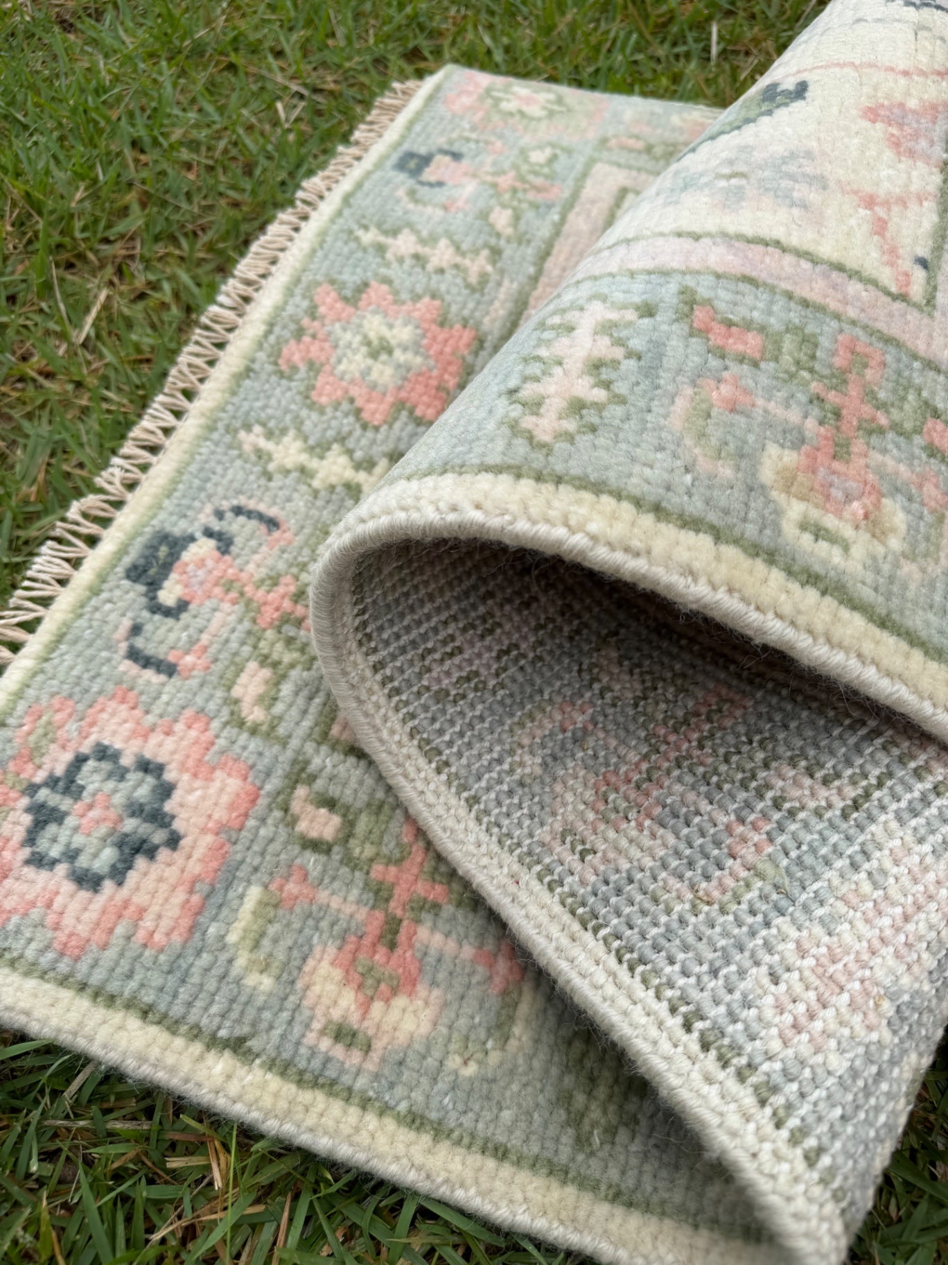 Oushak mini, 2' x 3', pink/blue/cream