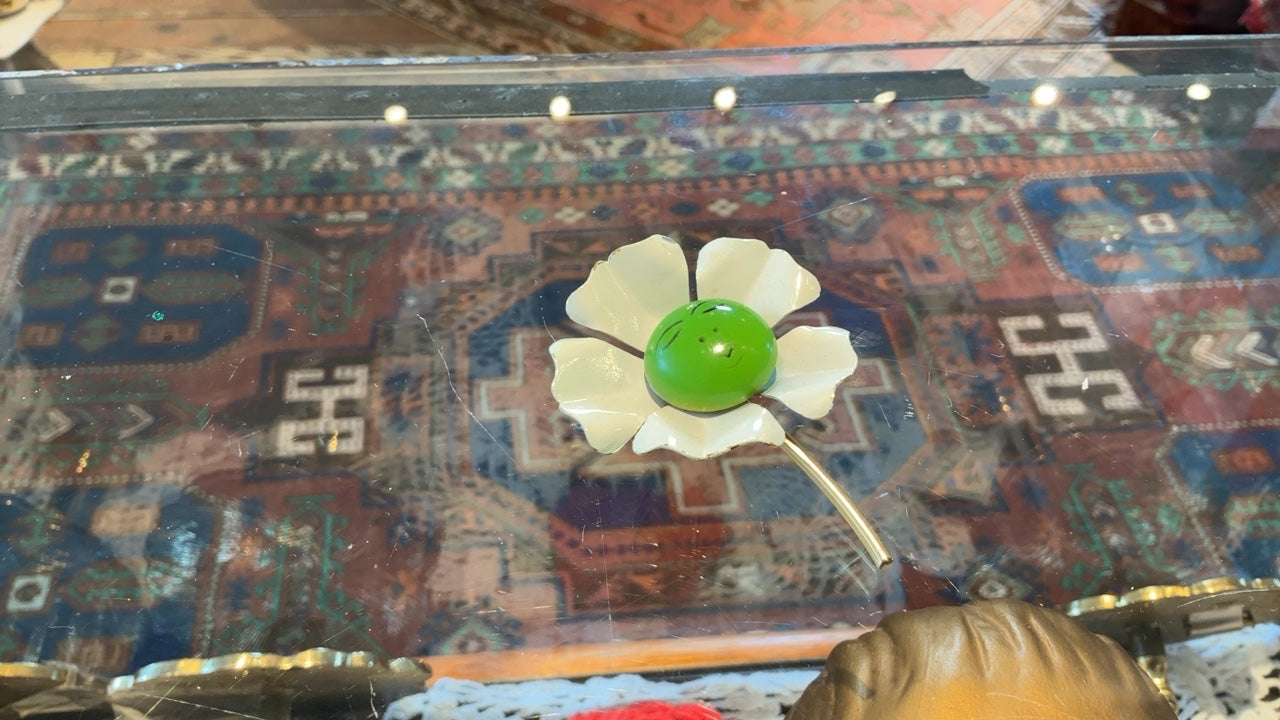 Green Flower Pin 