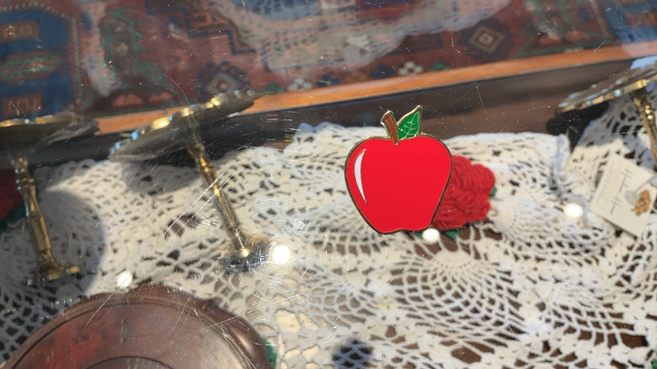 Apple Pin