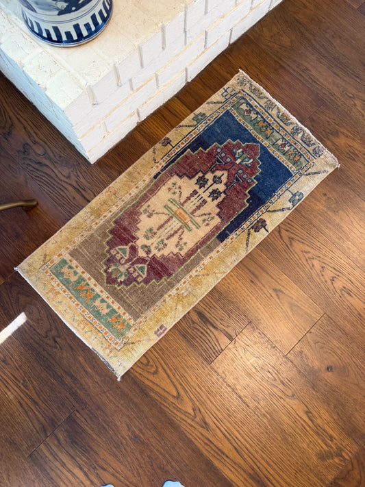 Vintage mini rug, 3'3" x 1'6"