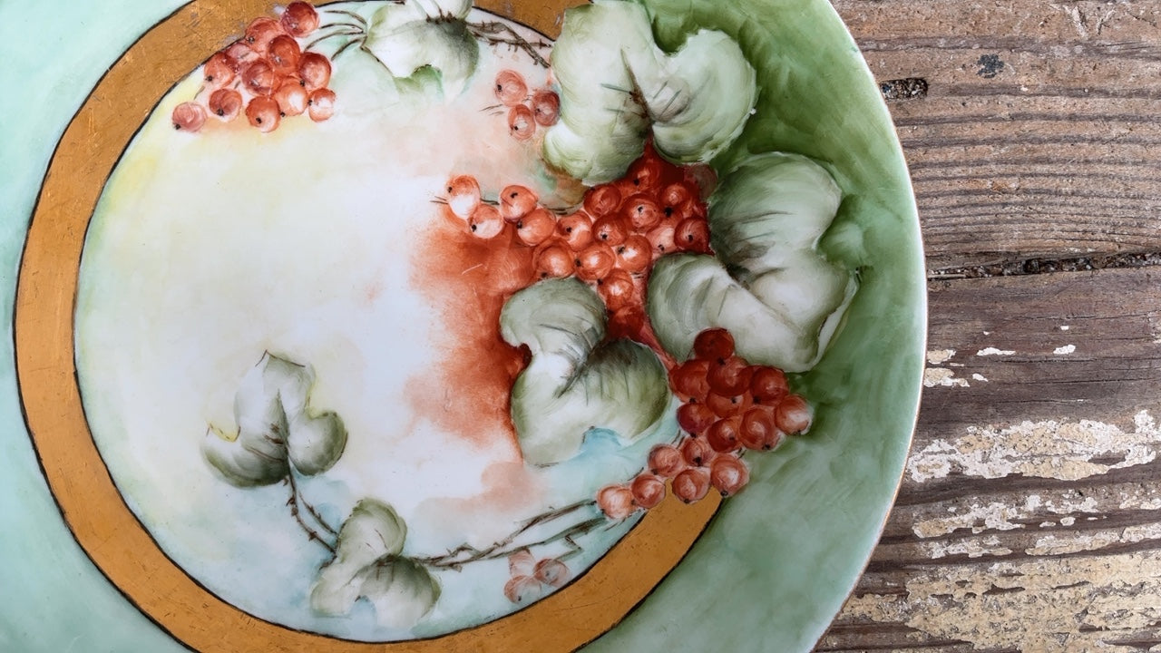 Berry Plate with Gold (9”)